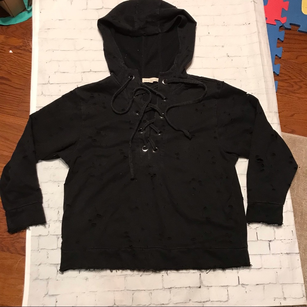 Black pull over hoodie small juniors Hot & Delicious